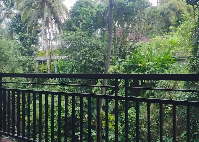 Jungle Hideaway 3 - River Backyard